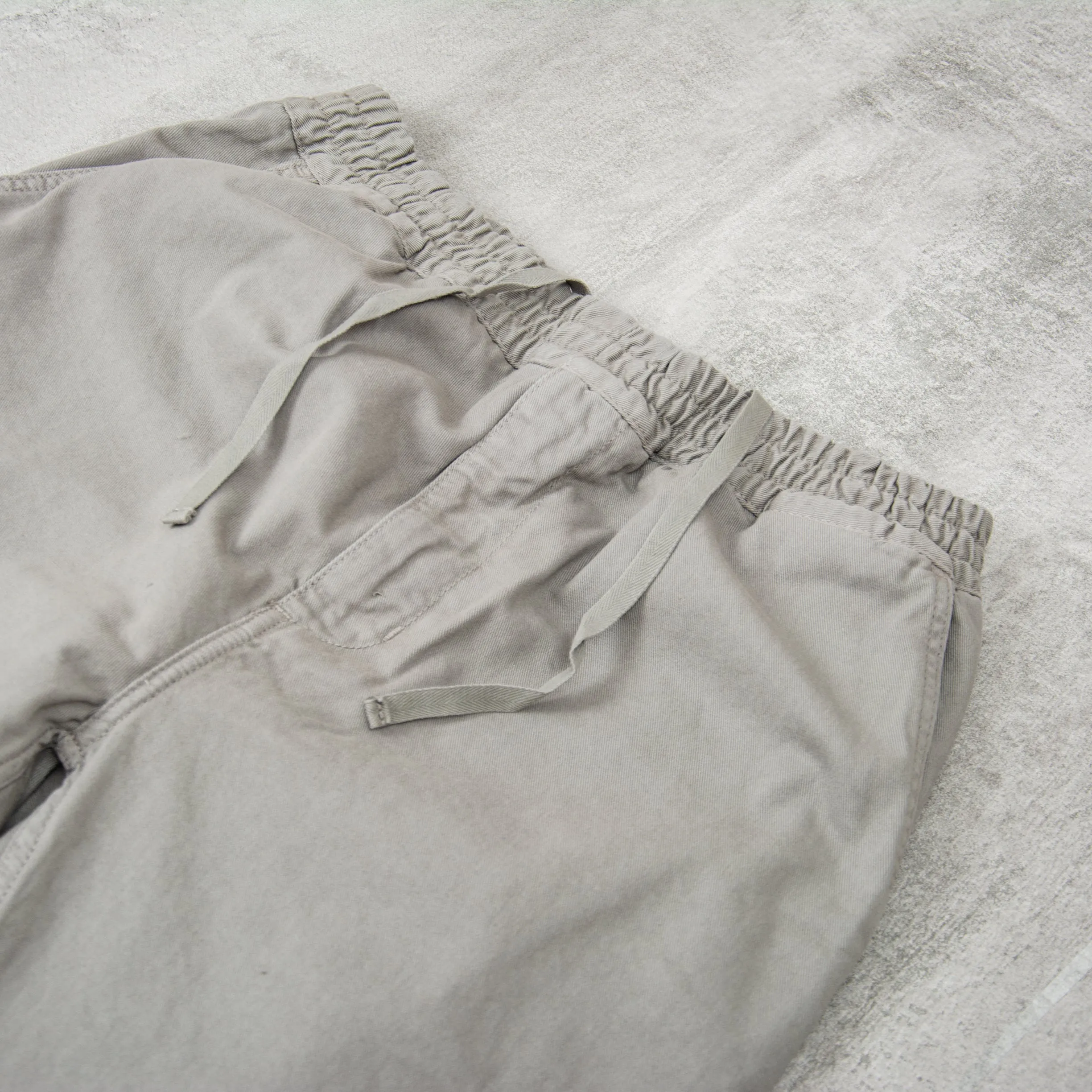 Carhartt WIP Flint Pants - Stylish Misty Grey for Everyday Wear