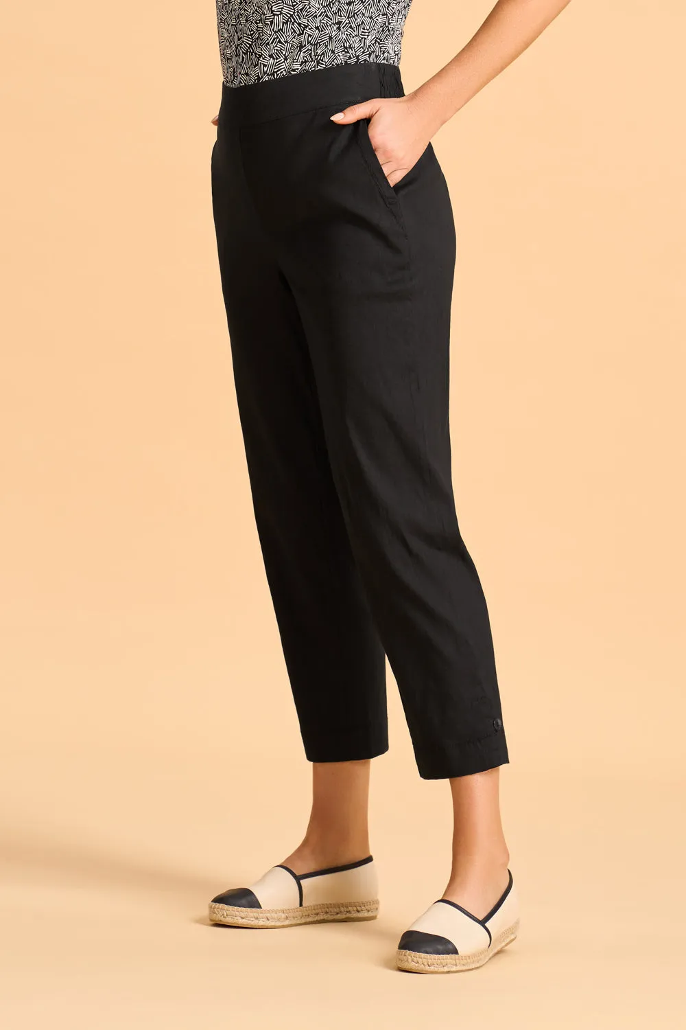 Tab Detail Tapered Pant - Black